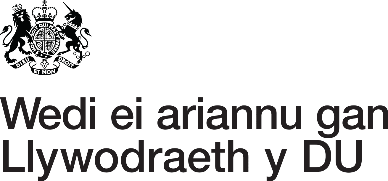 Wedi ei ariannu gan Llywodraeth y DU (Stacked Logo)