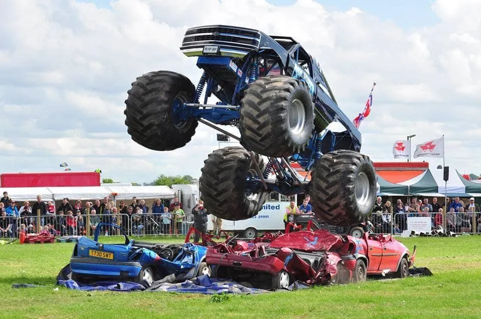 Monster Truck vs Cars v2 - The Wauns Carnival Monster Truck vs Cars v2 - The Wauns Carnival