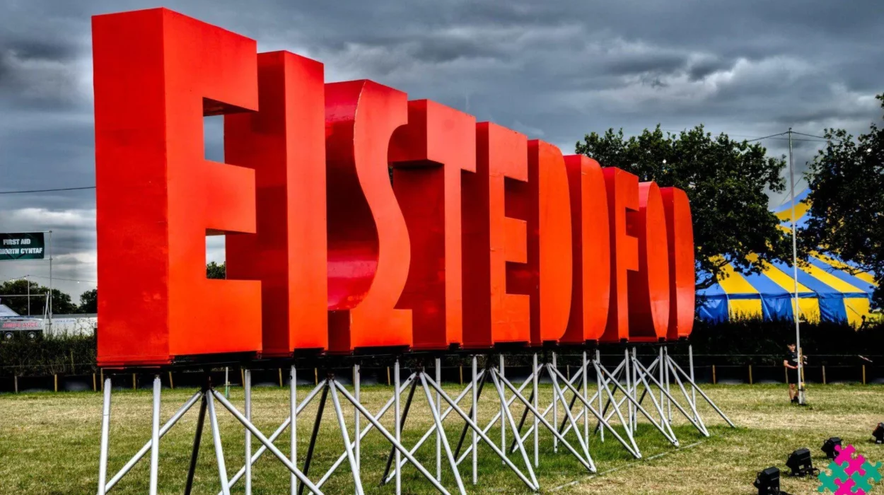 Eisteddfod Sign against a cloudy-grey sign