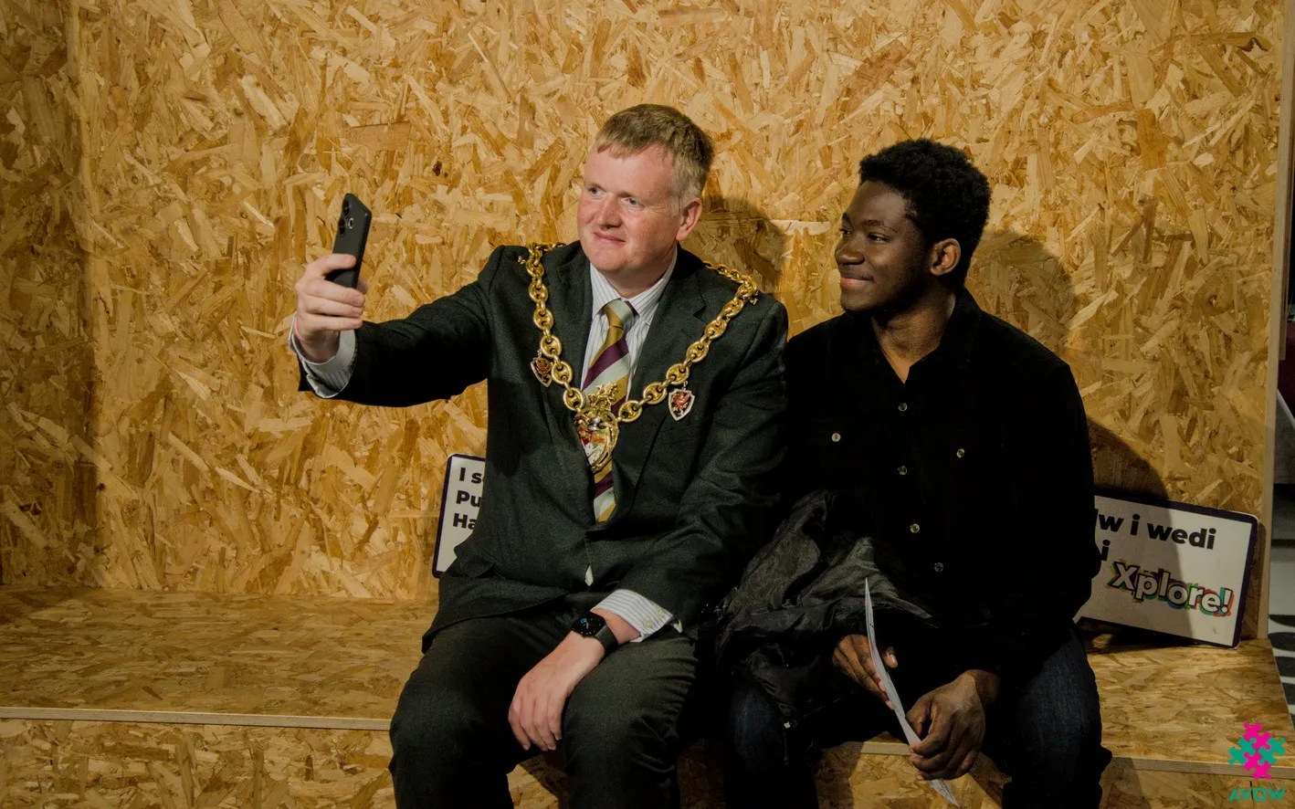 Cllr Jeremy Kent taking a selfie with a volunteer. Cllr Jeremy Kent taking a selfie with a volunteer.